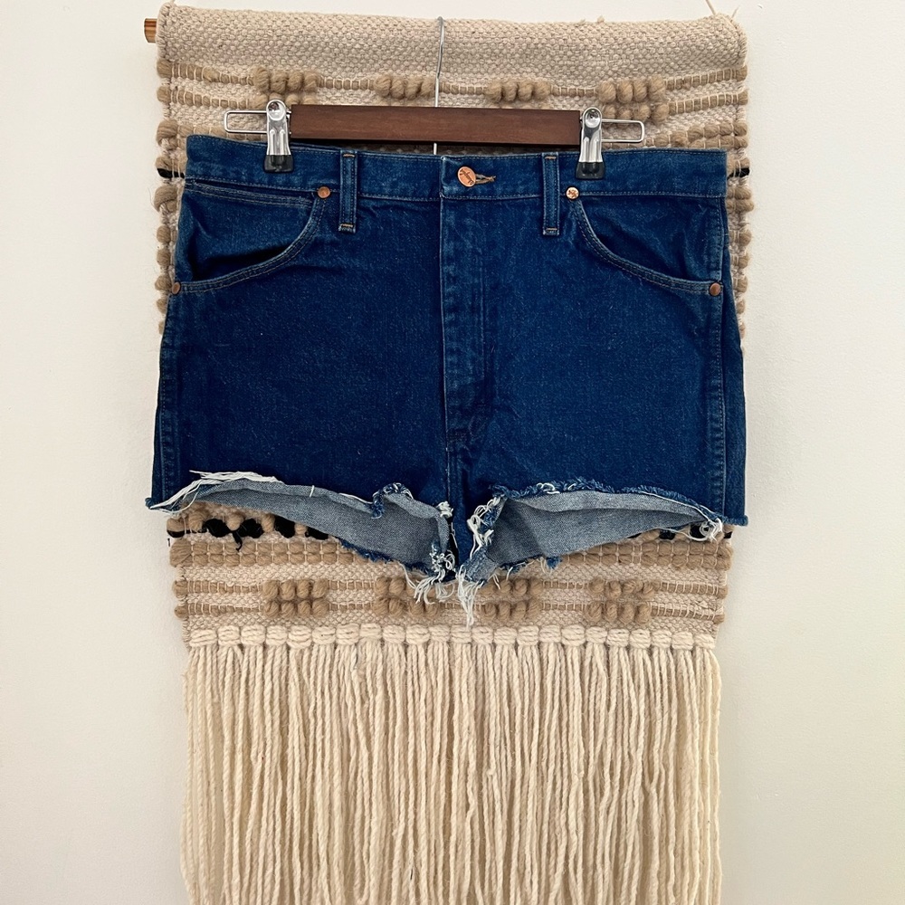 VINTAGE WRANGLER | Cut off distressed denim shorts